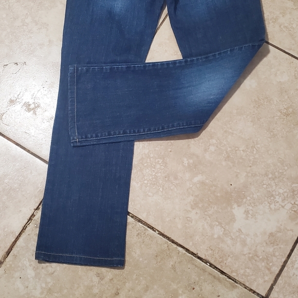 Levis - Picture 7 of 8